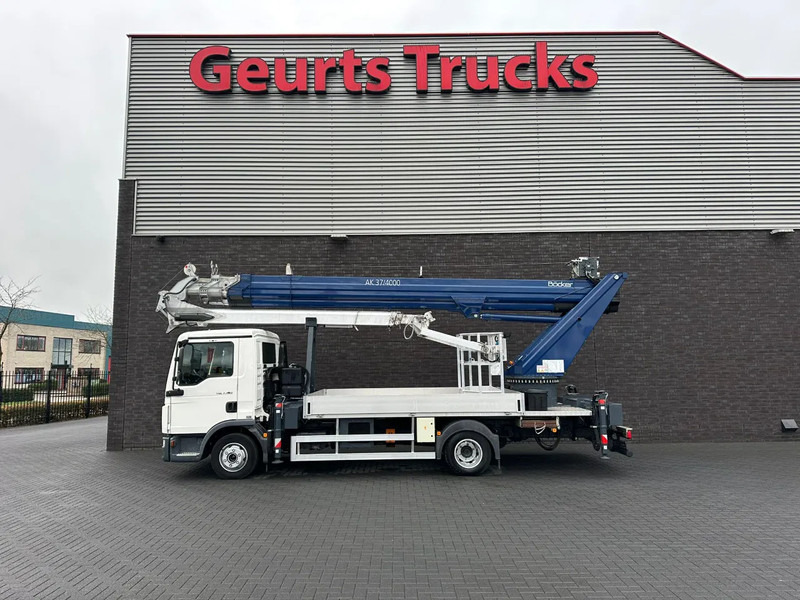 MAN TGL 7.190 4X2 BB BOCKER AK37/4000 + JIB MONTAGEKRAN/DACHDECKERKRAN/ROOFCRANE/KRAAN/KRAN/GRUA - משאית מנוף: תמונה 1 MAN TGL 7.190 4X2 BB BOCKER AK37/4000 + JIB MONTAGEKRAN/DACHDECKERKRAN/ROOFCRANE/KRAAN/KRAN/GRUA - משאית מנוף: תמונה 1