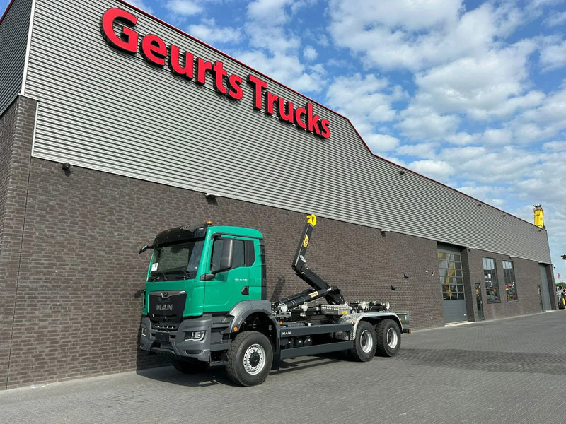 MAN TGS 33.480 6X6 HYVA LIFT 26-55-S HAAKARM / ABROLLKIPPER/ HOOKLIFT (NIEUWE/ NEU/ NEW) - משאית הרמת וו: תמונה 2 MAN TGS 33.480 6X6 HYVA LIFT 26-55-S HAAKARM / ABROLLKIPPER/ HOOKLIFT (NIEUWE/ NEU/ NEW) - משאית הרמת וו: תמונה 2