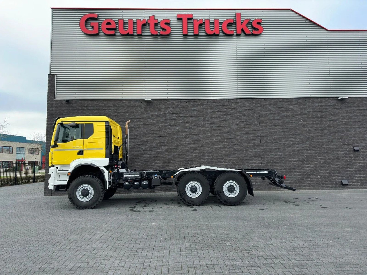 MAN TGS 33.540 6X6 BB CH HEAVY DUTY CHASSIS CABINE/N - משאית עם שלדת תא: תמונה 1 MAN TGS 33.540 6X6 BB CH HEAVY DUTY CHASSIS CABINE/N - משאית עם שלדת תא: תמונה 1