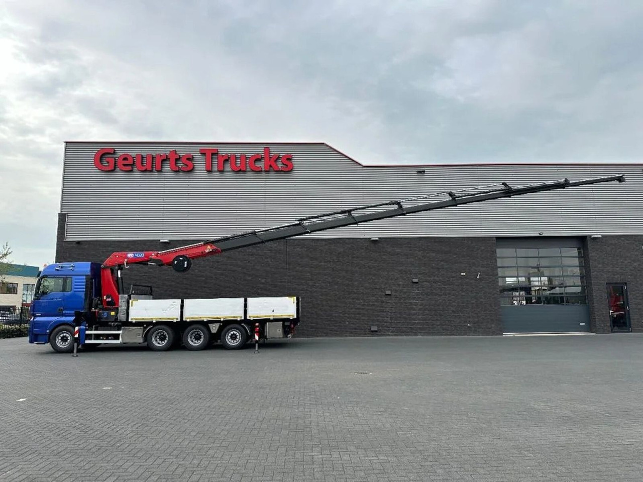MAN TGX 33.560 8X4 TRIDEM + HMF 4020-K8 KRAAN/KRAN/C - משאית מנוף: תמונה 4 MAN TGX 33.560 8X4 TRIDEM + HMF 4020-K8 KRAAN/KRAN/C - משאית מנוף: תמונה 4