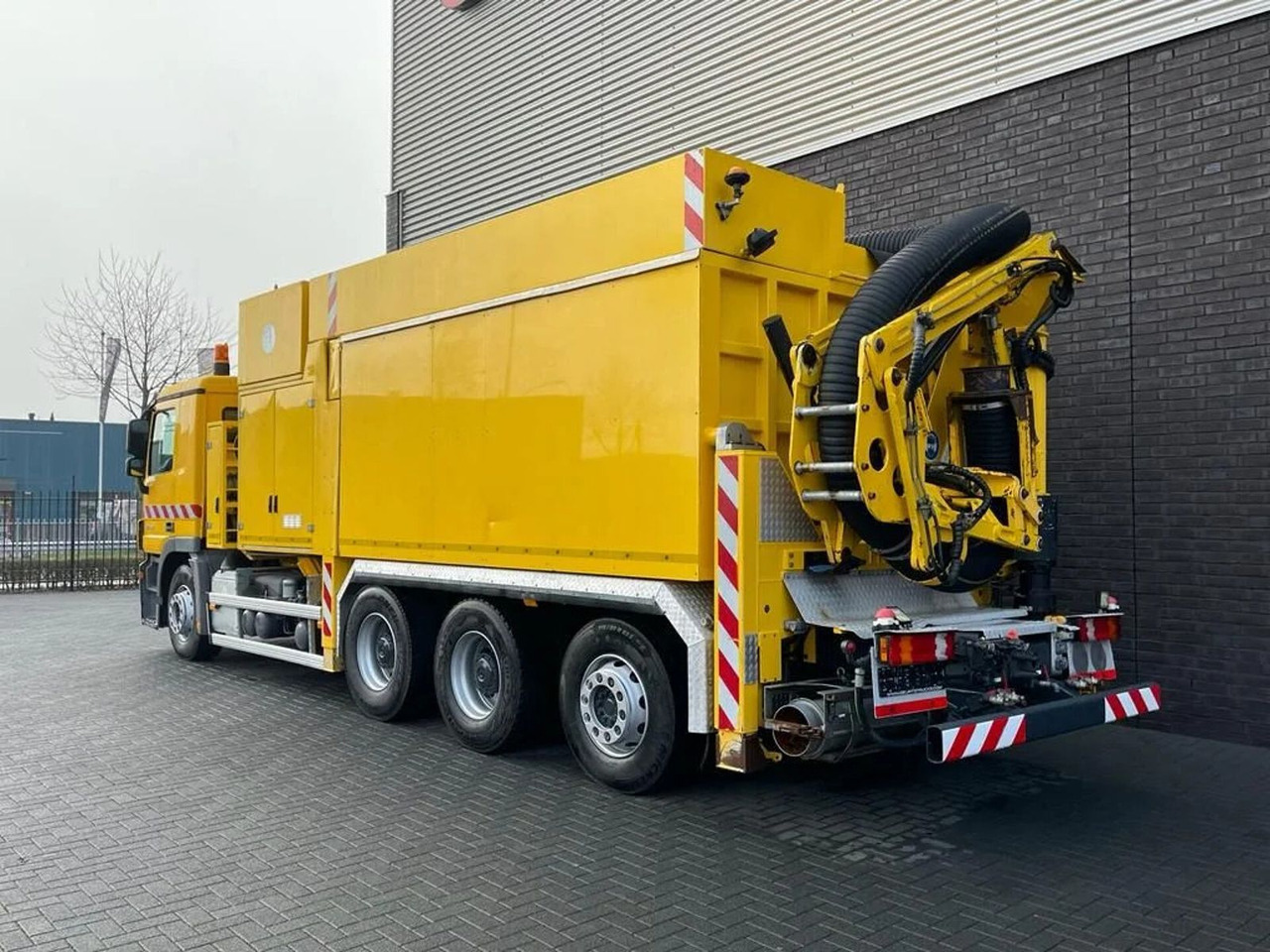 Mercedes-Benz Actros 3248 8X4 TRIDEM MTS DINO 12 SAUGBAGGER/SU - משאית ואקום: תמונה 3 Mercedes-Benz Actros 3248 8X4 TRIDEM MTS DINO 12 SAUGBAGGER/SU - משאית ואקום: תמונה 3