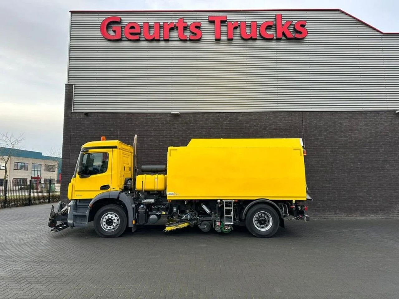 Mercedes-Benz Arocs 1824 4X2 BEAM A9000 SWEEPING TRUCK/ KEHRMA - מטאטא כבישים: תמונה 1 Mercedes-Benz Arocs 1824 4X2 BEAM A9000 SWEEPING TRUCK/ KEHRMA - מטאטא כבישים: תמונה 1