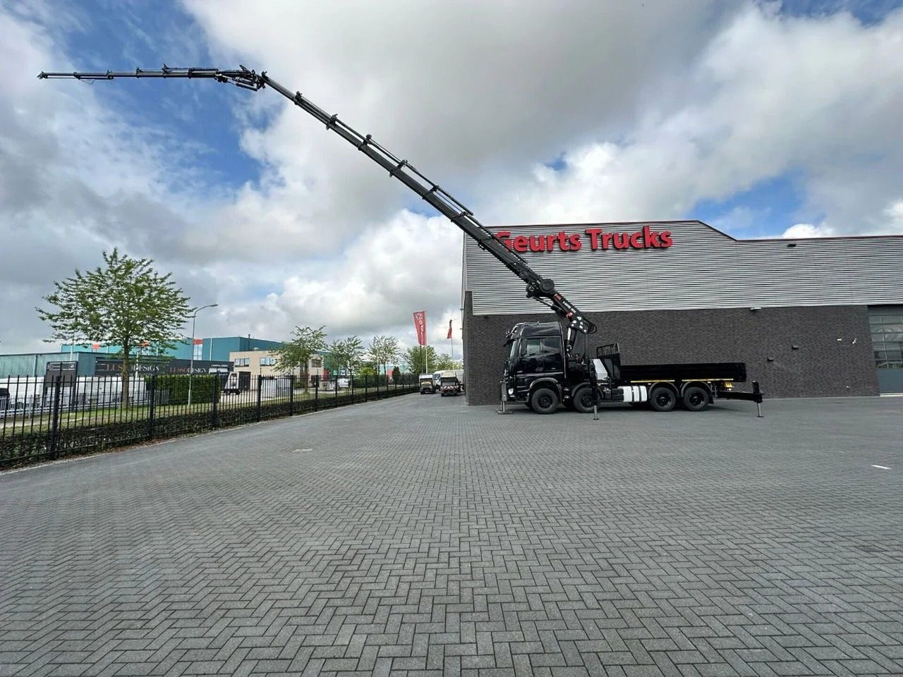 Mercedes-Benz Arocs 3251 8X4 + HIAB 1058 E-8 + JIB 150X-6 JDC - משאית מנוף: תמונה 4 Mercedes-Benz Arocs 3251 8X4 + HIAB 1058 E-8 + JIB 150X-6 JDC - משאית מנוף: תמונה 4