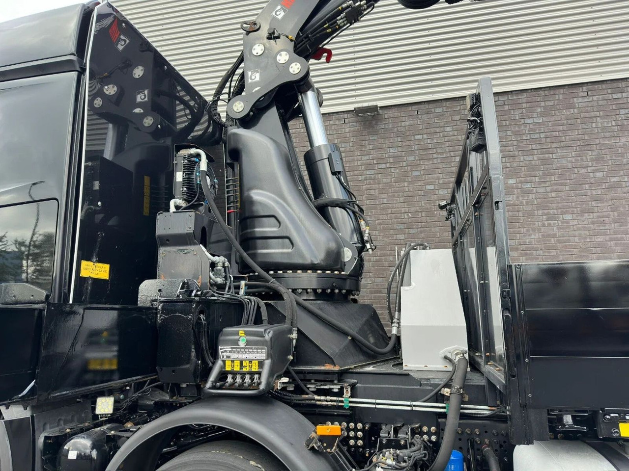 משאית מנוף Mercedes-Benz Arocs 3251 8X4 + HIAB 1058 E-8 + JIB 150X-6 JDC: תמונה 15