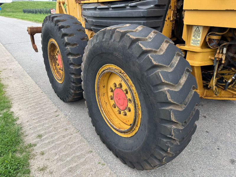 מפלסת Caterpillar 140H: תמונה 13