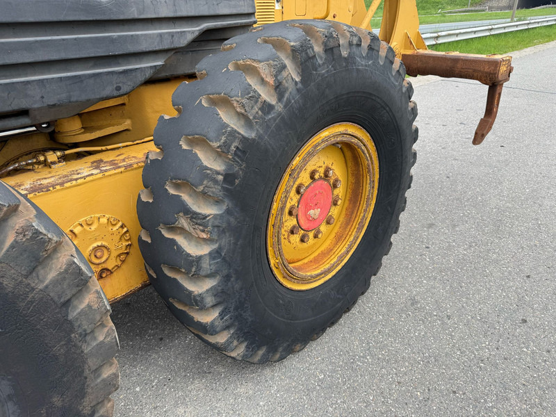 מפלסת Caterpillar 140H: תמונה 11