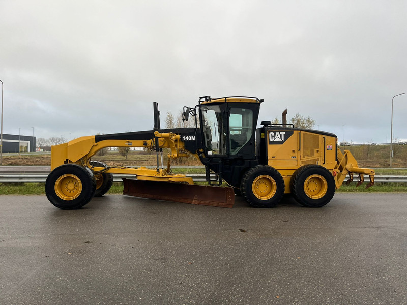מפלסת Caterpillar 140M: תמונה 1