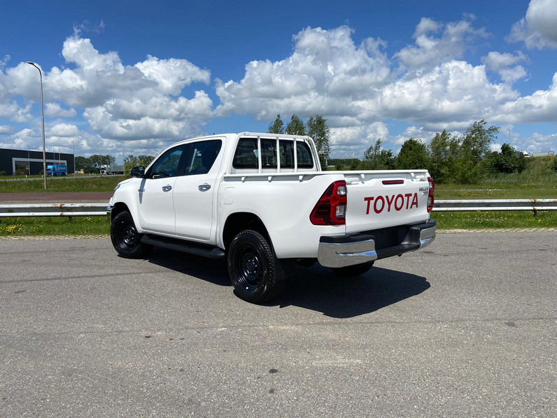 Toyota Hilux DC 2.4L 4X4 DIESEL,M/T, MY22 2.4L Diesel - מכונית: תמונה 2 Toyota Hilux DC 2.4L 4X4 DIESEL,M/T, MY22 2.4L Diesel - מכונית: תמונה 2