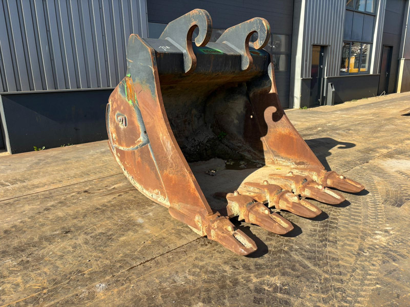Verachtert HD bucket with teeth CW70 for 374F - דלי: תמונה 1 Verachtert HD bucket with teeth CW70 for 374F - דלי: תמונה 1
