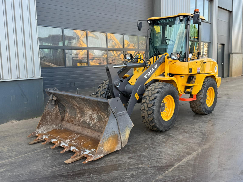 Volvo L30G - מעמיס גלגלים: תמונה 2 Volvo L30G - מעמיס גלגלים: תמונה 2