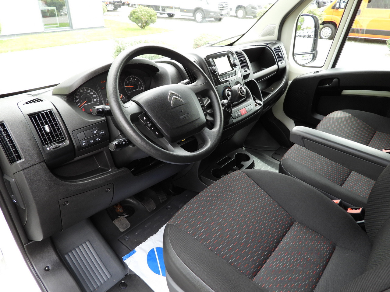 CITROEN JUMPER BOX LIFT 8 PALLETS CRUISE CONTROL NAVIGATION AIR CONDITIONING 165HP - כלי רכב מסחרי עם תיבה: תמונה 2 CITROEN JUMPER BOX LIFT 8 PALLETS CRUISE CONTROL NAVIGATION AIR CONDITIONING 165HP - כלי רכב מסחרי עם תיבה: תמונה 2