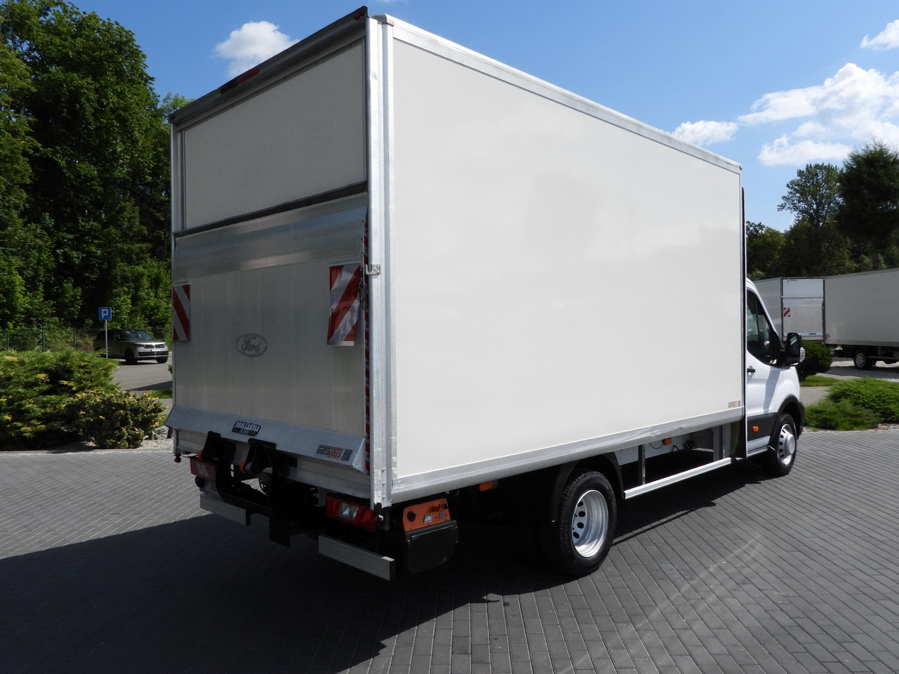 FORD TRANSIT BOX LIFT 8 PALLETS CRUISE CONTROL LED LIGHTS TWIN WHEELS AIR CONDITIONING 130HP - כלי רכב מסחרי עם תיבה: תמונה 3 FORD TRANSIT BOX LIFT 8 PALLETS CRUISE CONTROL LED LIGHTS TWIN WHEELS AIR CONDITIONING 130HP - כלי רכב מסחרי עם תיבה: תמונה 3