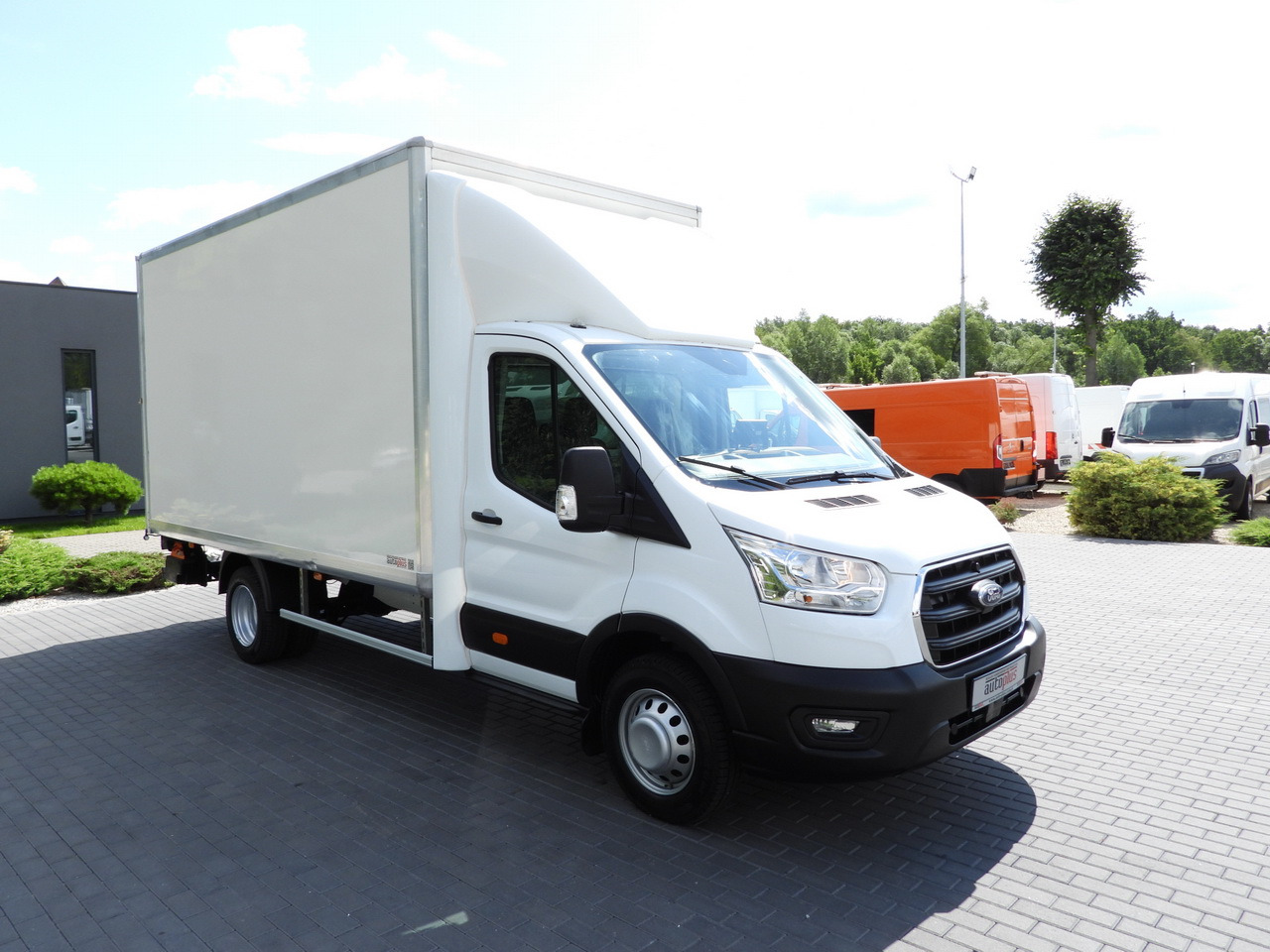 FORD TRANSIT BOX LIFT 8 PALLETS CRUISE CONTROL LED LIGHTS TWIN WHEELS AIR CONDITIONING 130HP - כלי רכב מסחרי עם תיבה: תמונה 4 FORD TRANSIT BOX LIFT 8 PALLETS CRUISE CONTROL LED LIGHTS TWIN WHEELS AIR CONDITIONING 130HP - כלי רכב מסחרי עם תיבה: תמונה 4