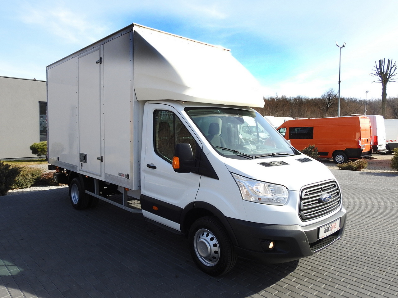 FORD TRANSIT  BOX LIFT 8 PALLETS CRUISE CONTROL LED LIGHTS TWIN WHEELS AIR CONDITIONING  170HP - כלי רכב מסחרי עם תיבה: תמונה 4 FORD TRANSIT  BOX LIFT 8 PALLETS CRUISE CONTROL LED LIGHTS TWIN WHEELS AIR CONDITIONING  170HP - כלי רכב מסחרי עם תיבה: תמונה 4