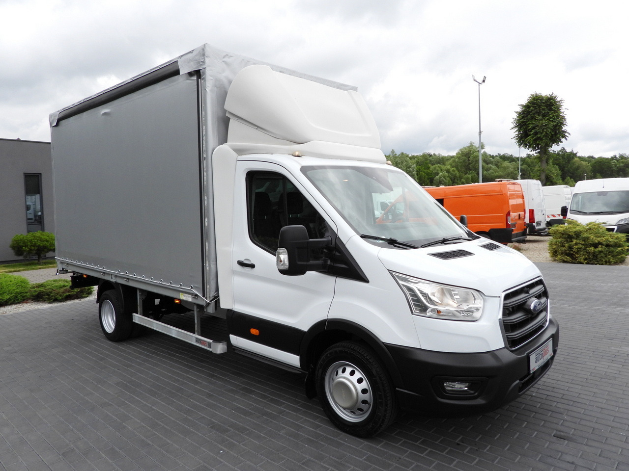 FORD TRANSIT TARPAULIN 8 PALLETS CRUISE CONTROL LED LIGHTS TWIN WHEELS AIR CONDITIONING 130HP - כלי רכב מסחרי עם וילונות צד: תמונה 4 FORD TRANSIT TARPAULIN 8 PALLETS CRUISE CONTROL LED LIGHTS TWIN WHEELS AIR CONDITIONING 130HP - כלי רכב מסחרי עם וילונות צד: תמונה 4
