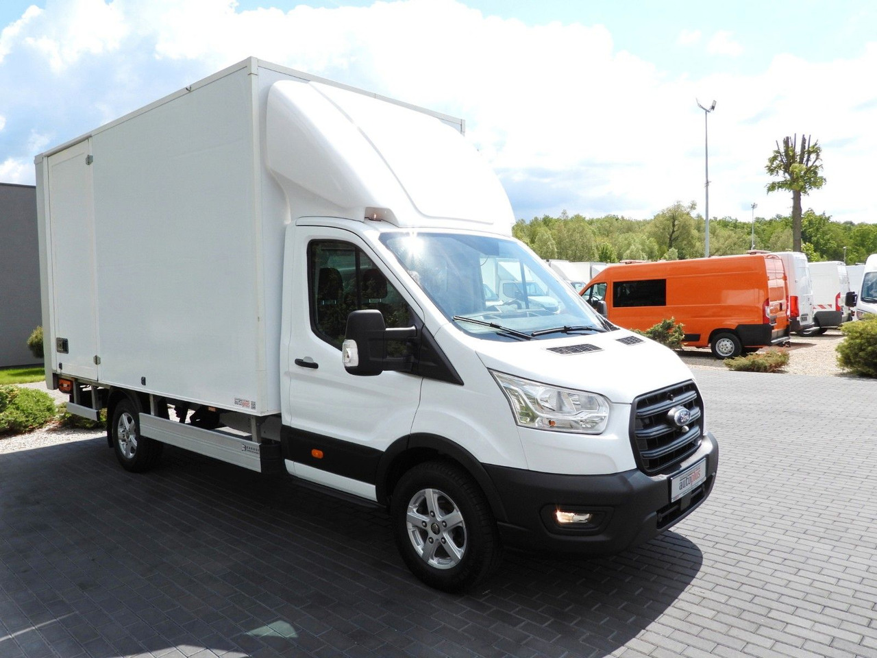 Ford TRANSIT KOFFER AUFZUG 8 PALETTEN TEMPOMAT - כלי רכב מסחרי עם תיבה: תמונה 4 Ford TRANSIT KOFFER AUFZUG 8 PALETTEN TEMPOMAT - כלי רכב מסחרי עם תיבה: תמונה 4