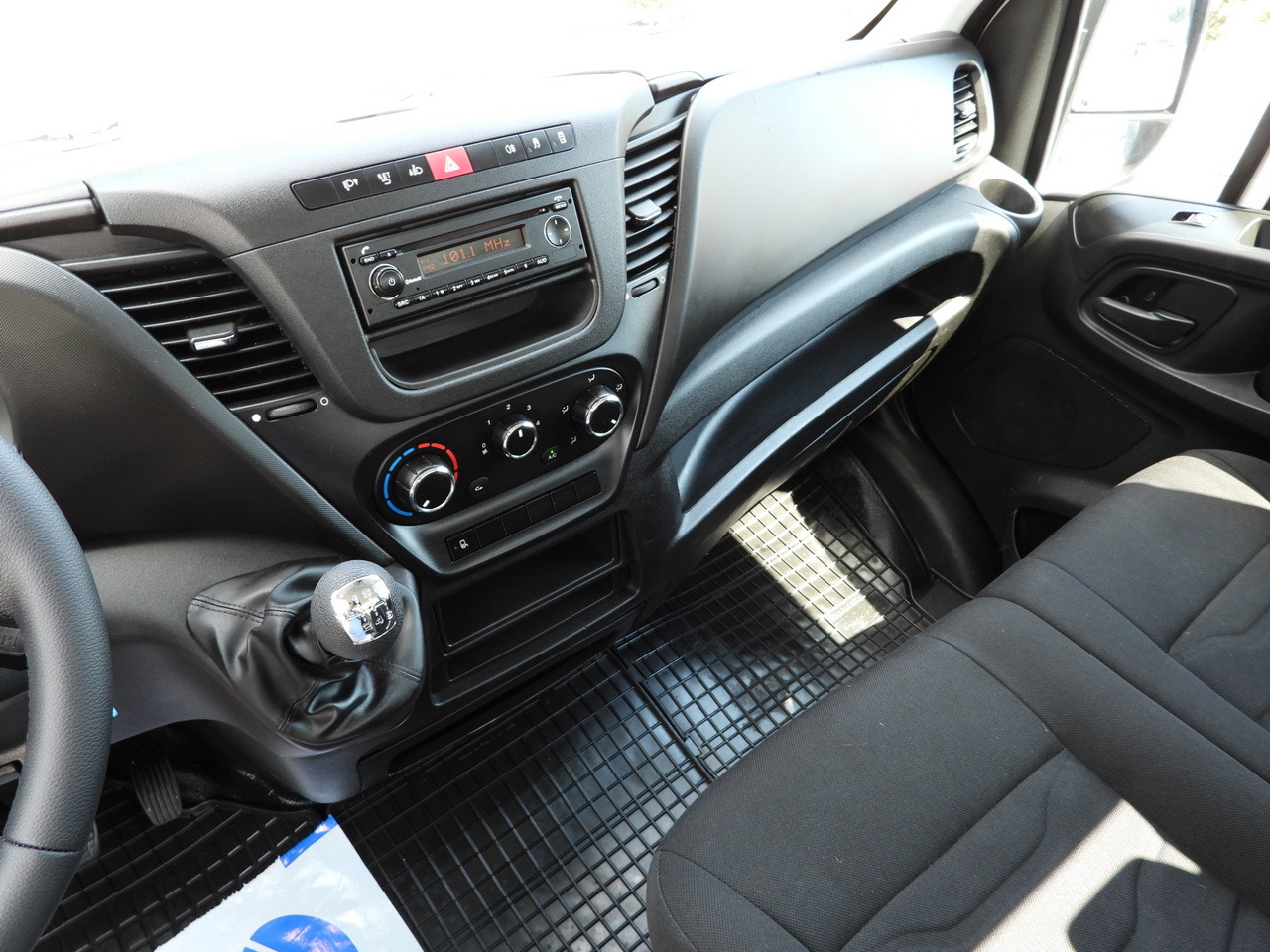 כלי רכב מסחרי מזהיר IVECO DAILY 35C15 TIPPER CRUISE CONTROL TWIN WHEELS AIR CONDITIONING  150HP: תמונה 30
