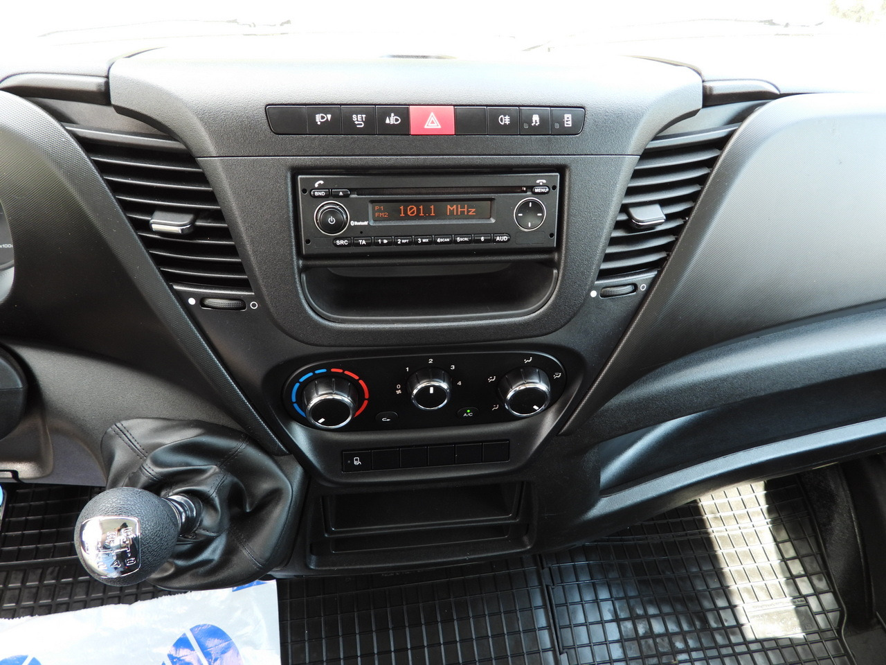 כלי רכב מסחרי מזהיר IVECO DAILY 35C15 TIPPER CRUISE CONTROL TWIN WHEELS AIR CONDITIONING  150HP: תמונה 32