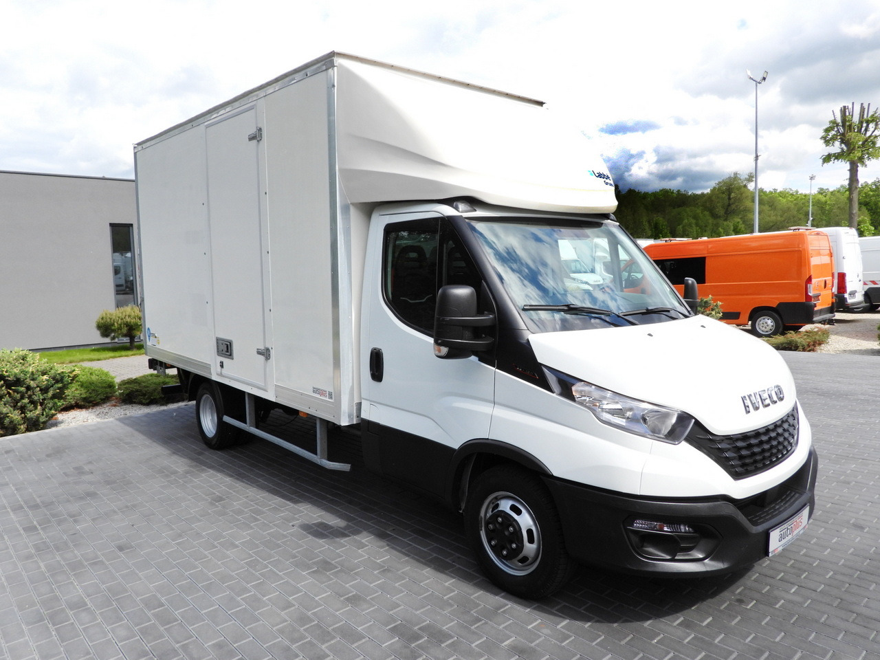 IVECO DAILY 35C16 BOX LIFT 8 PALLETS CRUISE CONTROL TWIN WHEELS AIR CONDITIONING 160HP - כלי רכב מסחרי עם תיבה: תמונה 4 IVECO DAILY 35C16 BOX LIFT 8 PALLETS CRUISE CONTROL TWIN WHEELS AIR CONDITIONING 160HP - כלי רכב מסחרי עם תיבה: תמונה 4