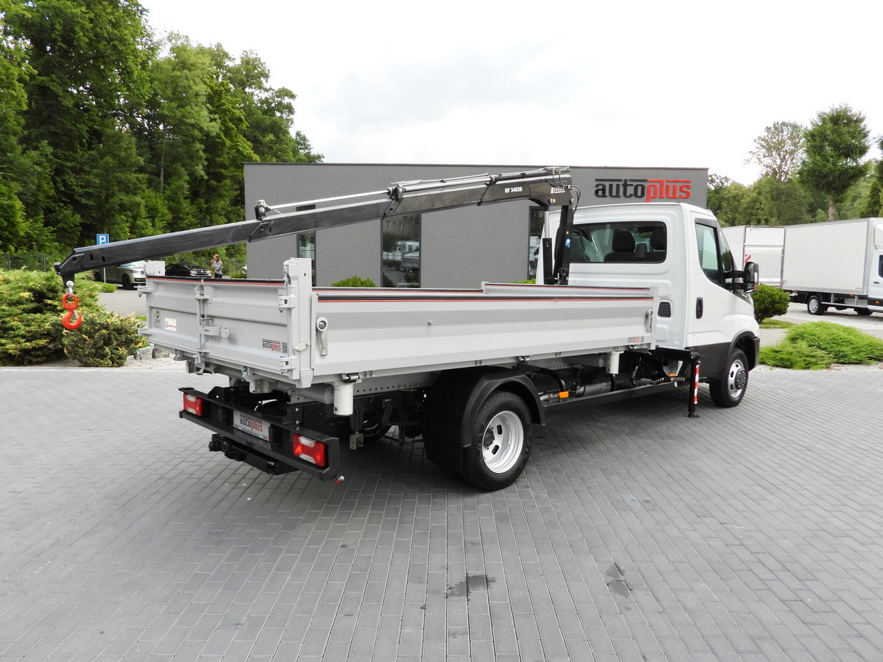 IVECO DAILY 35C18 THREE-WAY TIPPER 3 HDS SEATS CRUISE CONTROL LED LIGHTS AUTOMATIC TRANSMISSION HI-MATIC TWIN WHEELS AIR CONDITIONING 180HP - כלי רכב מסחרי מזהיר: תמונה 3 IVECO DAILY 35C18 THREE-WAY TIPPER 3 HDS SEATS CRUISE CONTROL LED LIGHTS AUTOMATIC TRANSMISSION HI-MATIC TWIN WHEELS AIR CONDITIONING 180HP - כלי רכב מסחרי מזהיר: תמונה 3