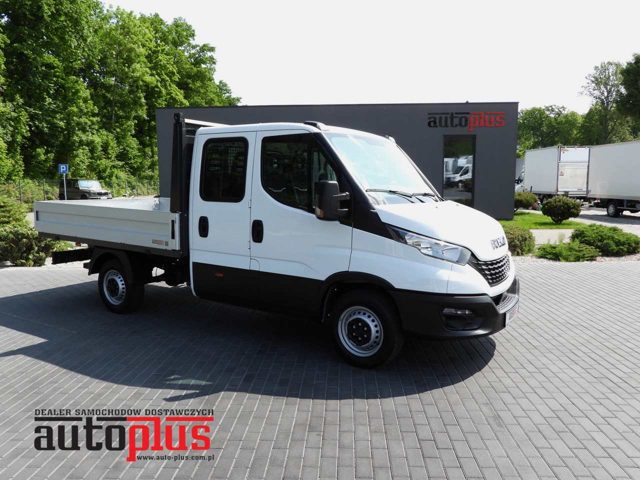 IVECO DAILY 35S12 STAKE BODY DOUBLE CABIN DOKA 7 SEATS AIR CONDITIONING 120HP - כלי רכב מסחרי קומבי: תמונה 1 IVECO DAILY 35S12 STAKE BODY DOUBLE CABIN DOKA 7 SEATS AIR CONDITIONING 120HP - כלי רכב מסחרי קומבי: תמונה 1