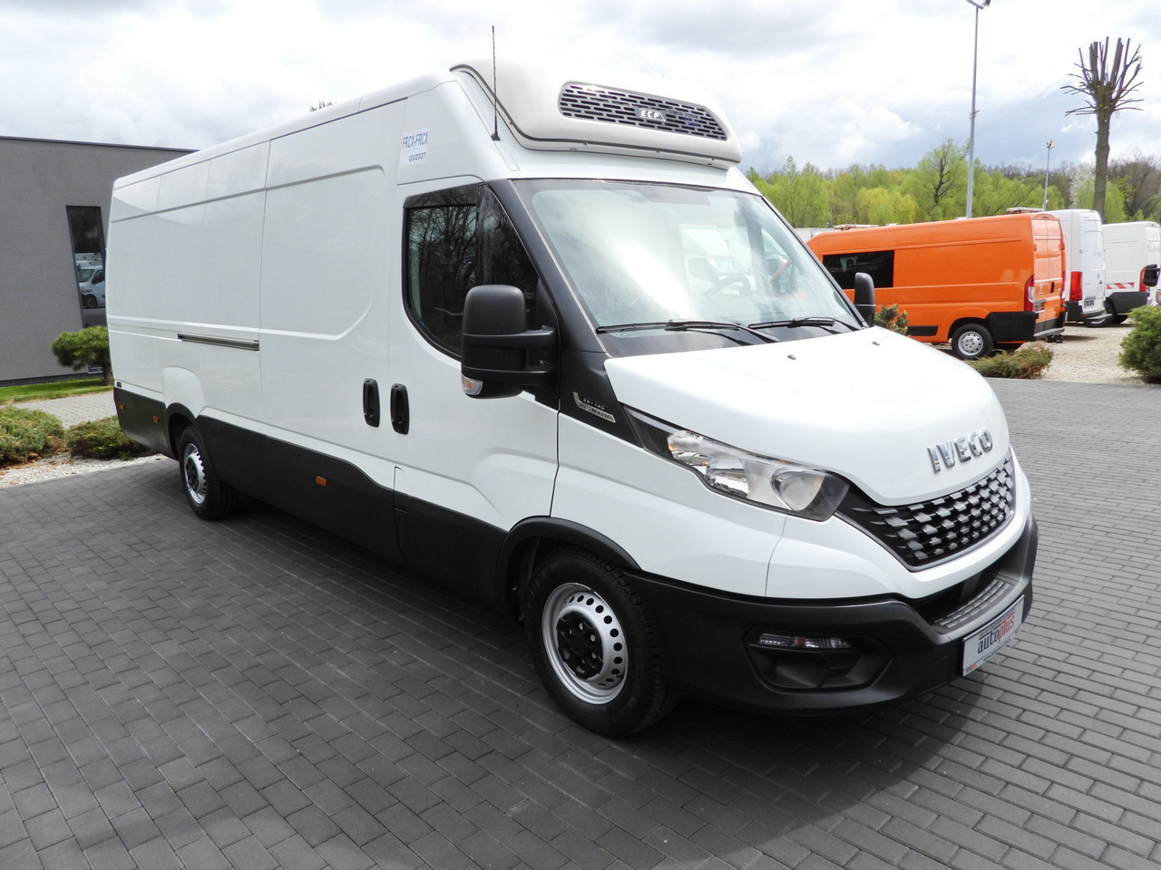 IVECO DAILY 35S14 REFRIGERATOR VAN 0*C POWER SUPPLY 230V CRUISE CONTROL AUTOMATIC TRANSMISSION HI-MATIC AIR CONDITIONING 140HP - כלי רכב מסחרי לקירור: תמונה 4 IVECO DAILY 35S14 REFRIGERATOR VAN 0*C POWER SUPPLY 230V CRUISE CONTROL AUTOMATIC TRANSMISSION HI-MATIC AIR CONDITIONING 140HP - כלי רכב מסחרי לקירור: תמונה 4