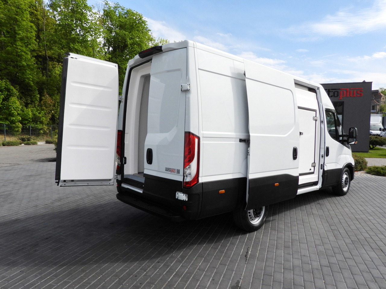 IVECO DAILY 35S14 REFRIGERATOR VAN -10*C POWER SUPPLY 230V CRUISE CONTROL AUTOMATIC TRANSMISSION HI-MATIC AIR CONDITIONING 140HP - כלי רכב מסחרי לקירור: תמונה 3 IVECO DAILY 35S14 REFRIGERATOR VAN -10*C POWER SUPPLY 230V CRUISE CONTROL AUTOMATIC TRANSMISSION HI-MATIC AIR CONDITIONING 140HP - כלי רכב מסחרי לקירור: תמונה 3
