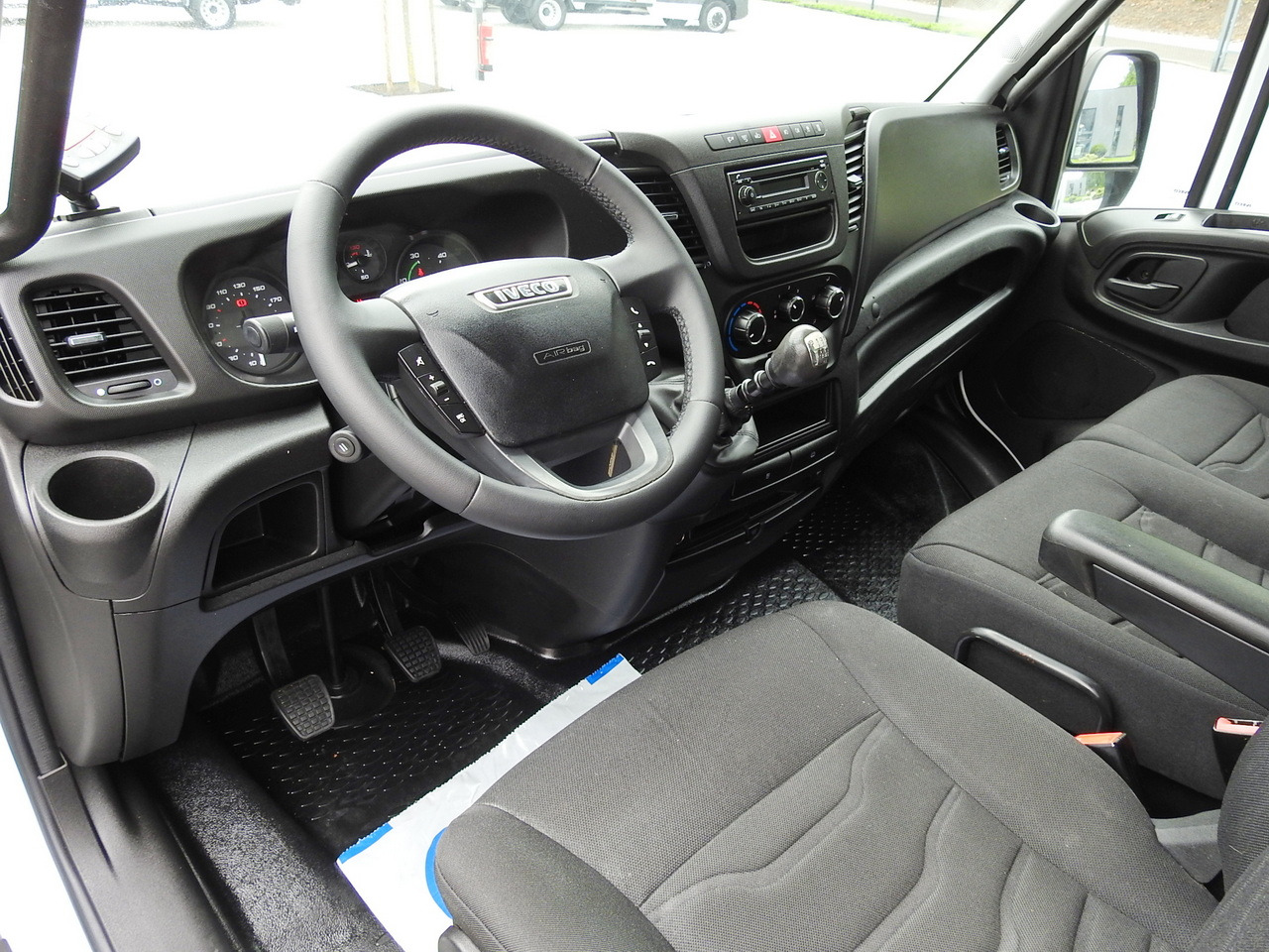 IVECO DAILY 35S15 REGRIGERATOR BOX -12*C 8 PALLETS CRUISE CONTROL TWIN WHEELS AIR CONDITIONING 150HP - כלי רכב מסחרי לקירור: תמונה 2 IVECO DAILY 35S15 REGRIGERATOR BOX -12*C 8 PALLETS CRUISE CONTROL TWIN WHEELS AIR CONDITIONING 150HP - כלי רכב מסחרי לקירור: תמונה 2