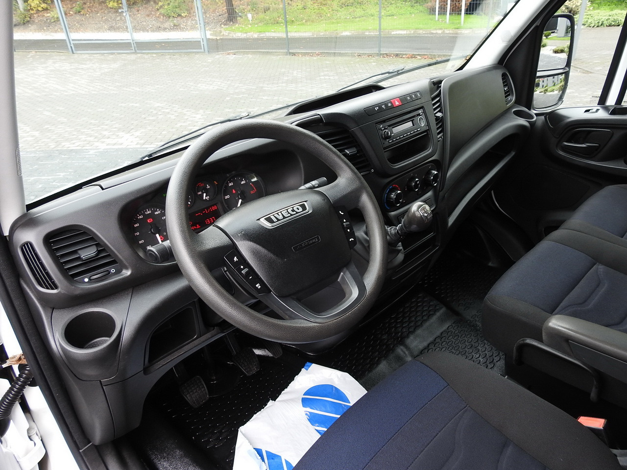 IVECO DAILY 35S15 STAKE BODY DOUBLE CABIN DOKA 7 SEATS AIR CONDITIONING 150HP - כלי רכב מסחרי במיטה שטוחה: תמונה 2 IVECO DAILY 35S15 STAKE BODY DOUBLE CABIN DOKA 7 SEATS AIR CONDITIONING 150HP - כלי רכב מסחרי במיטה שטוחה: תמונה 2