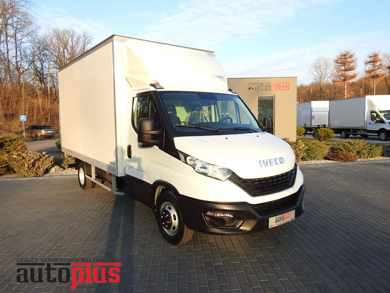 כלי רכב מסחרי לקירור IVECO DAILY 35S16 BOX LIFT 8 PALLETS CRUISE CONTROL AIR CONDITIONING TWIN WHEELS 160HP: תמונה 1