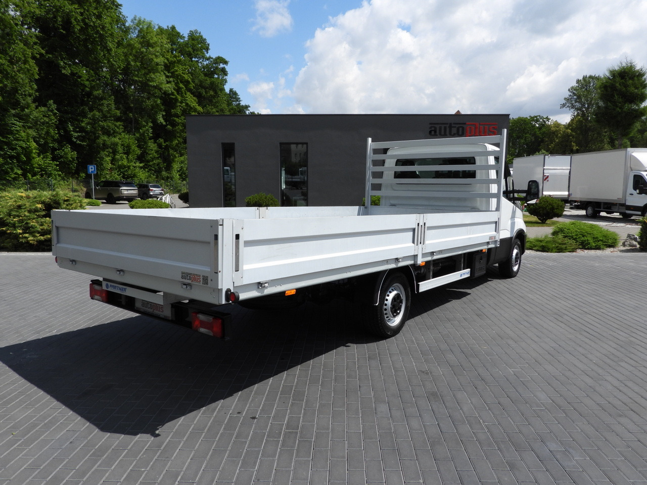 IVECO DAILY 35S16 STAKE BODY 10 PALLETS CRUISE CONTROL AIR CONDITIONING 160HP - כלי רכב מסחרי במיטה שטוחה: תמונה 3 IVECO DAILY 35S16 STAKE BODY 10 PALLETS CRUISE CONTROL AIR CONDITIONING 160HP - כלי רכב מסחרי במיטה שטוחה: תמונה 3