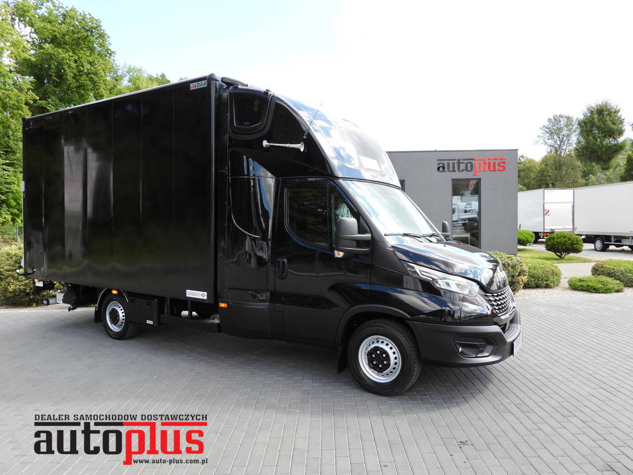 IVECO DAILY 35S18 BOX LIFT 8 PALLETS WEBASTO CRUISE CONTROL NAVIGATION LED LIGHTS PNEUMATICS AIR CONDITIONING 180HP - כלי רכב מסחרי עם תיבה: תמונה 1 IVECO DAILY 35S18 BOX LIFT 8 PALLETS WEBASTO CRUISE CONTROL NAVIGATION LED LIGHTS PNEUMATICS AIR CONDITIONING 180HP - כלי רכב מסחרי עם תיבה: תמונה 1