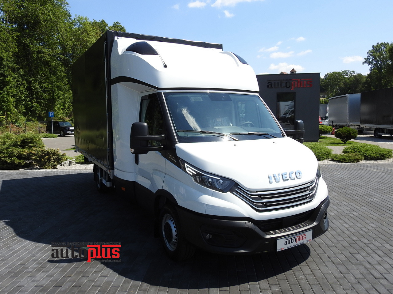 IVECO DAILY 35S18 NEW TARPAULIN 8 PALLETS CRUISE CONTROL NAVIGATION LED LIGHTS AUTOMATIC TRANSMISSION HI-MATIC MANUFACTURERS WARRANTY  180HP - כלי רכב מסחרי עם וילונות צד: תמונה 1 IVECO DAILY 35S18 NEW TARPAULIN 8 PALLETS CRUISE CONTROL NAVIGATION LED LIGHTS AUTOMATIC TRANSMISSION HI-MATIC MANUFACTURERS WARRANTY  180HP - כלי רכב מסחרי עם וילונות צד: תמונה 1