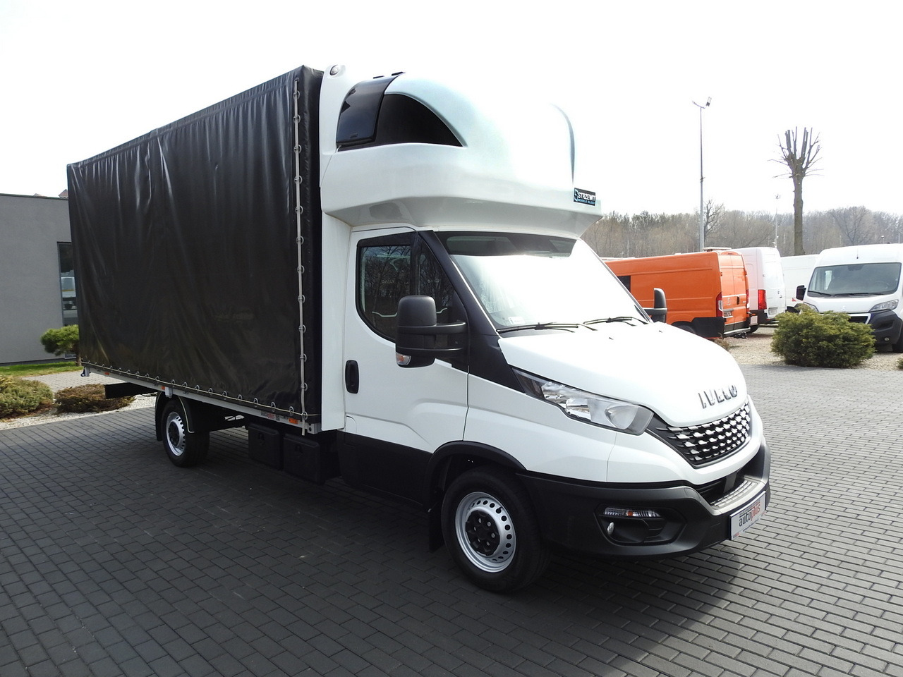 IVECO DAILY 35S18 TARPAULIN 10 PALLETS WEBASTO CRUISE CONTROL AIR CONDITIONING 180HP - כלי רכב מסחרי עם וילונות צד: תמונה 4 IVECO DAILY 35S18 TARPAULIN 10 PALLETS WEBASTO CRUISE CONTROL AIR CONDITIONING 180HP - כלי רכב מסחרי עם וילונות צד: תמונה 4