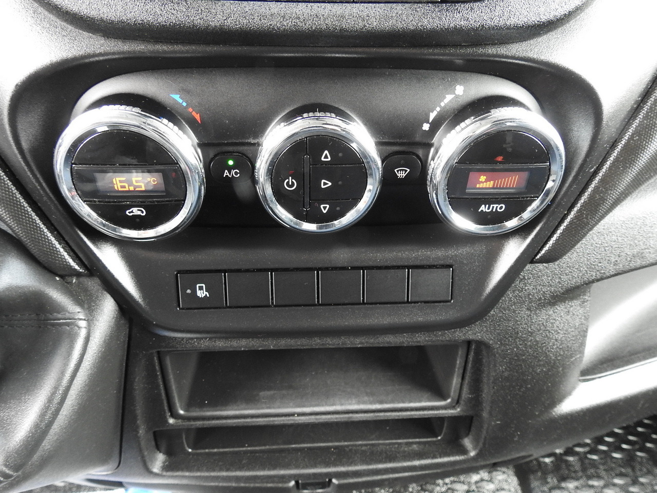 כלי רכב מסחרי עם וילונות צד IVECO DAILY 35S18 TARPAULIN 10 PALLETS WEBASTO CRUISE CONTROL AIR CONDITIONING 180HP: תמונה 39 כלי רכב מסחרי עם וילונות צד IVECO DAILY 35S18 TARPAULIN 10 PALLETS WEBASTO CRUISE CONTROL AIR CONDITIONING 180HP: תמונה 39