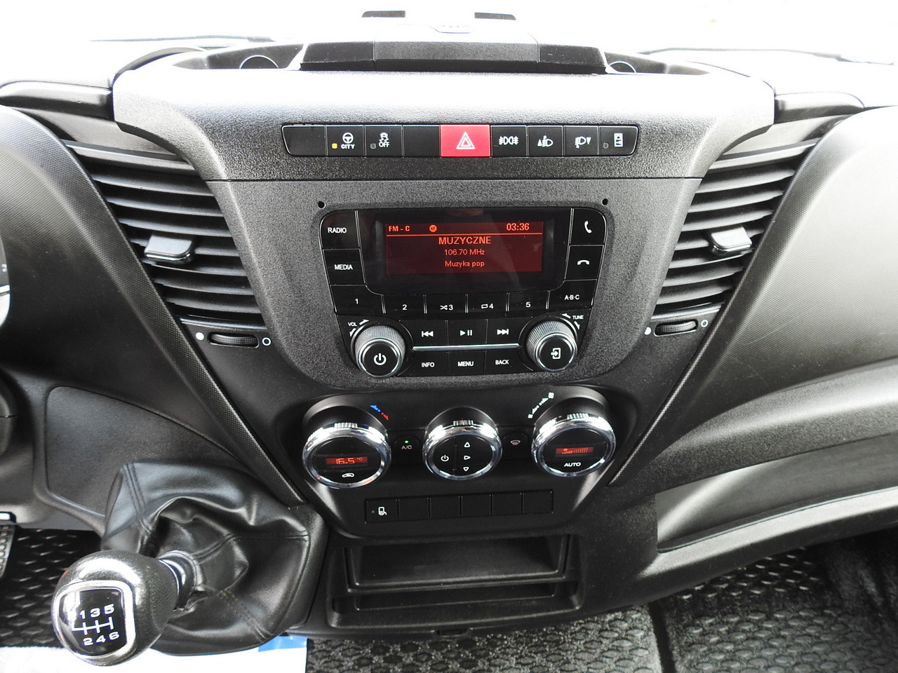 כלי רכב מסחרי עם וילונות צד IVECO DAILY 35S18 TARPAULIN 10 PALLETS WEBASTO CRUISE CONTROL AIR CONDITIONING 180HP: תמונה 37 כלי רכב מסחרי עם וילונות צד IVECO DAILY 35S18 TARPAULIN 10 PALLETS WEBASTO CRUISE CONTROL AIR CONDITIONING 180HP: תמונה 37