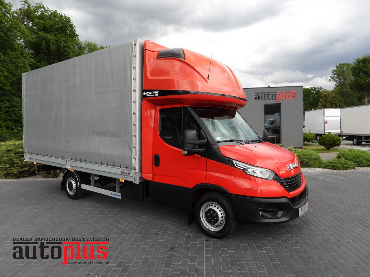 IVECO DAILY 35S18 TARPAULIN 10 PALLETS WEBASTO CRUISE CONTROL LED LIGHTS AIR CONDITIONING 180HP - כלי רכב מסחרי עם וילונות צד: תמונה 1 IVECO DAILY 35S18 TARPAULIN 10 PALLETS WEBASTO CRUISE CONTROL LED LIGHTS AIR CONDITIONING 180HP - כלי רכב מסחרי עם וילונות צד: תמונה 1