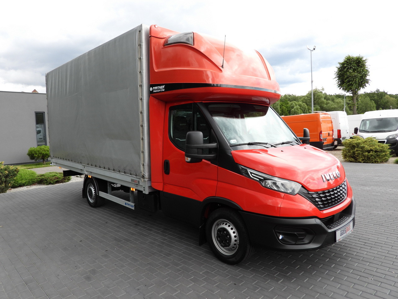 IVECO DAILY 35S18 TARPAULIN 10 PALLETS WEBASTO CRUISE CONTROL LED LIGHTS AIR CONDITIONING 180HP - כלי רכב מסחרי עם וילונות צד: תמונה 4 IVECO DAILY 35S18 TARPAULIN 10 PALLETS WEBASTO CRUISE CONTROL LED LIGHTS AIR CONDITIONING 180HP - כלי רכב מסחרי עם וילונות צד: תמונה 4