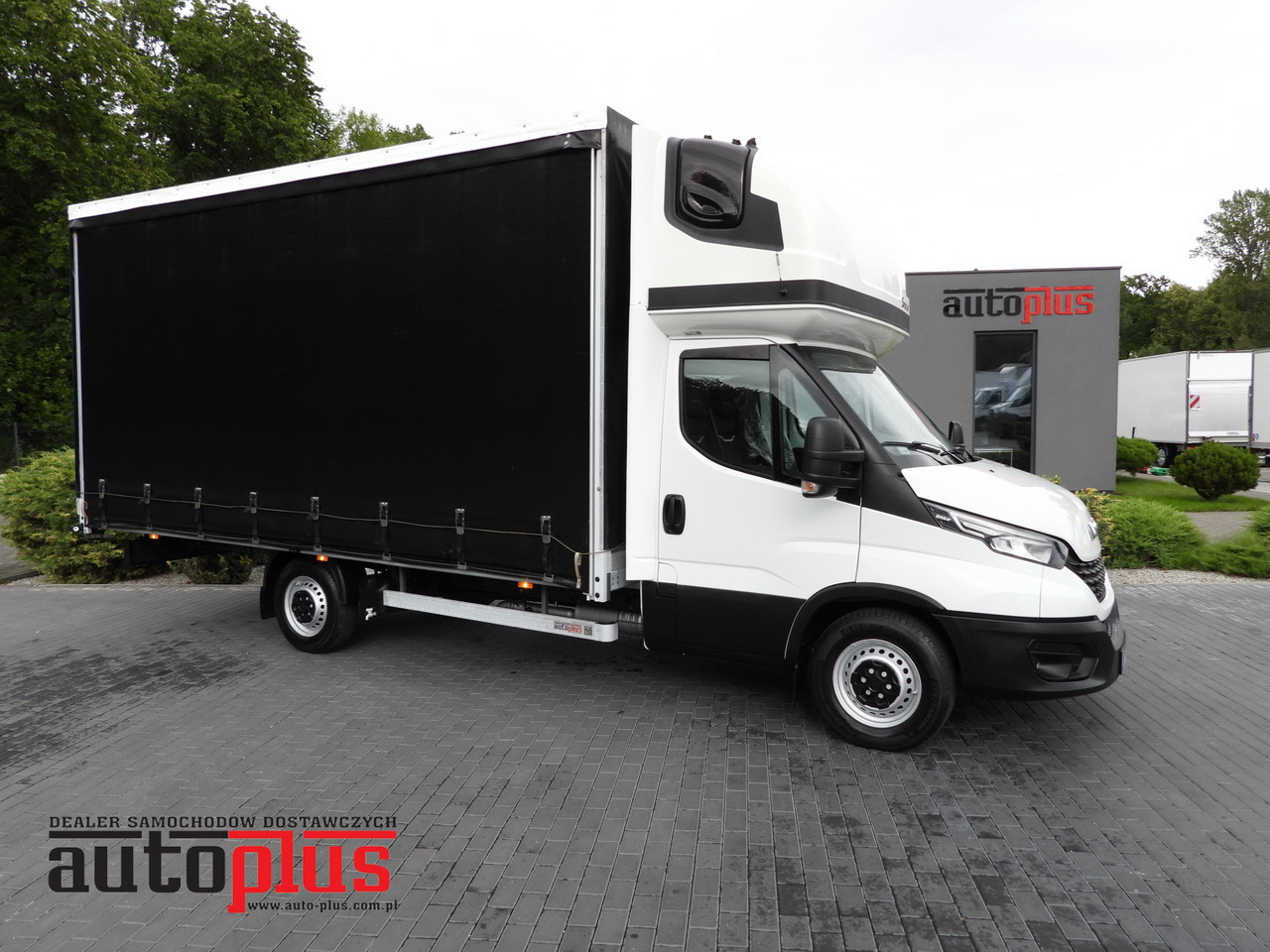 IVECO DAILY 35S18 TARPAULIN 10 PALLETS WEBASTO CRUISE CONTROL NAVIGATION LED LIGHTS AIR CONDITIONING 180HP - כלי רכב מסחרי עם וילונות צד: תמונה 1 IVECO DAILY 35S18 TARPAULIN 10 PALLETS WEBASTO CRUISE CONTROL NAVIGATION LED LIGHTS AIR CONDITIONING 180HP - כלי רכב מסחרי עם וילונות צד: תמונה 1