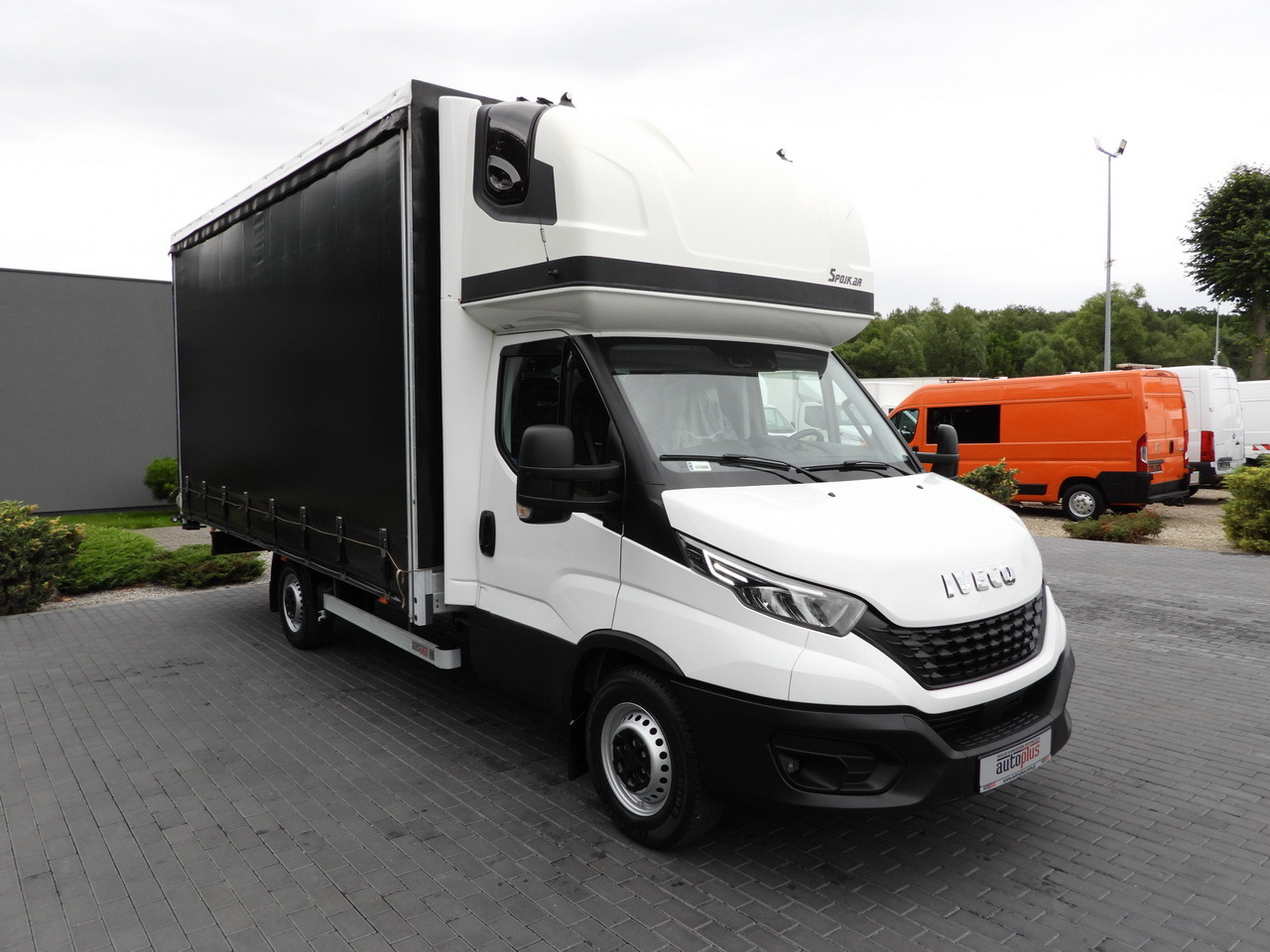 IVECO DAILY 35S18 TARPAULIN 10 PALLETS WEBASTO CRUISE CONTROL NAVIGATION LED LIGHTS AIR CONDITIONING 180HP - כלי רכב מסחרי עם וילונות צד: תמונה 4 IVECO DAILY 35S18 TARPAULIN 10 PALLETS WEBASTO CRUISE CONTROL NAVIGATION LED LIGHTS AIR CONDITIONING 180HP - כלי רכב מסחרי עם וילונות צד: תמונה 4