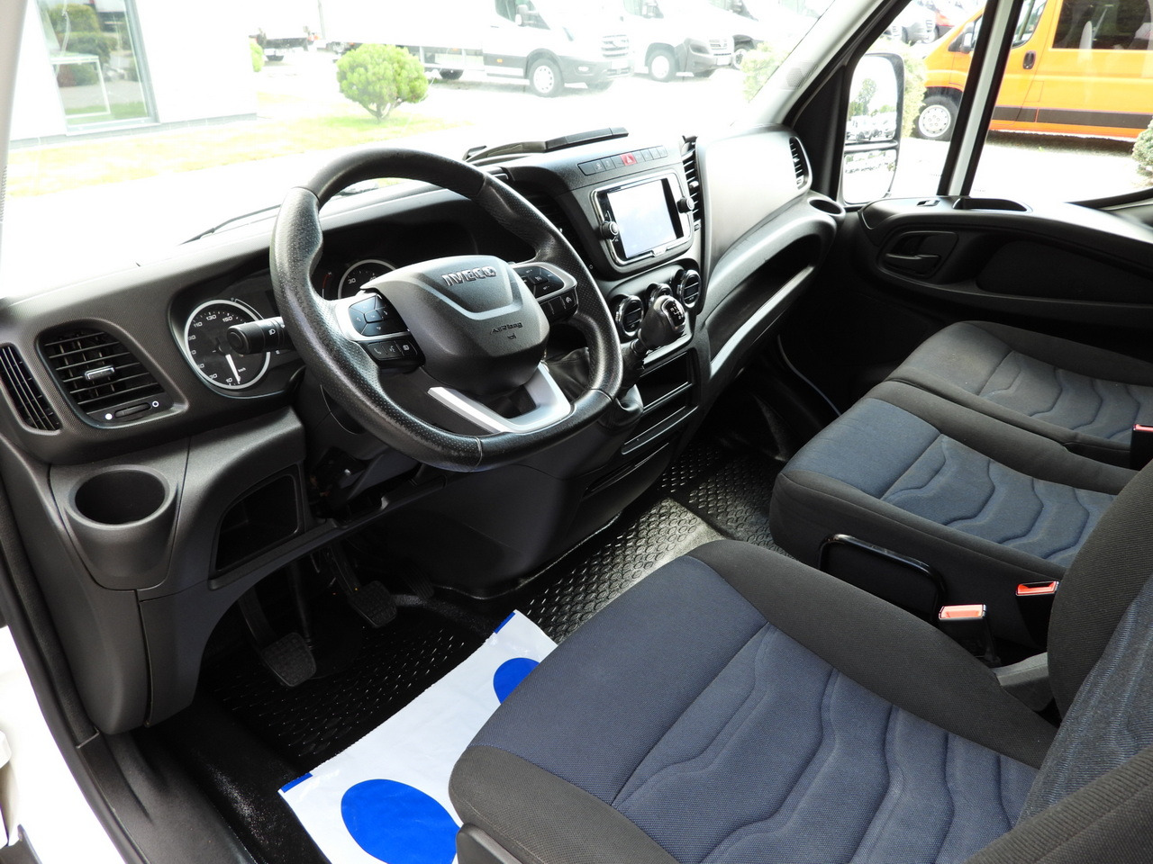 IVECO DAILY 35S18 TARPAULIN 10 PALLETS WEBASTO CRUISE CONTROL NAVIGATION LED LIGHTS AIR CONDITIONING 180HP - כלי רכב מסחרי עם וילונות צד: תמונה 2 IVECO DAILY 35S18 TARPAULIN 10 PALLETS WEBASTO CRUISE CONTROL NAVIGATION LED LIGHTS AIR CONDITIONING 180HP - כלי רכב מסחרי עם וילונות צד: תמונה 2