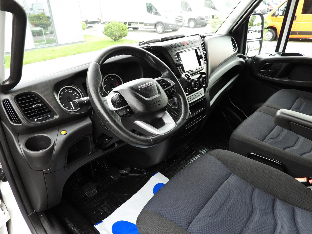 IVECO DAILY 35S18 TARPAULIN 10 PALLETS WEBASTO CRUISE CONTROL NAVIGATION LED LIGHTS AIR CONDITIONING 180HP - כלי רכב מסחרי עם וילונות צד: תמונה 2 IVECO DAILY 35S18 TARPAULIN 10 PALLETS WEBASTO CRUISE CONTROL NAVIGATION LED LIGHTS AIR CONDITIONING 180HP - כלי רכב מסחרי עם וילונות צד: תמונה 2
