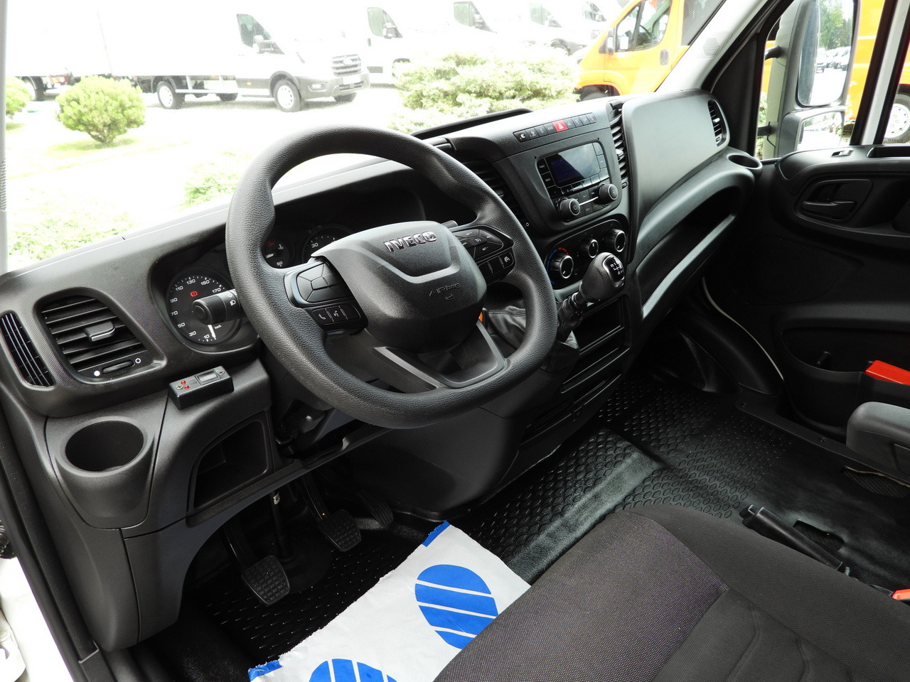 IVECO DAILY 35S18 TARPAULIN LIFT 10 PALLETS WEBASTO CRUISE CONTROL PNEUMATICS AIR CONDITIONING 180HP - כלי רכב מסחרי עם וילונות צד: תמונה 2 IVECO DAILY 35S18 TARPAULIN LIFT 10 PALLETS WEBASTO CRUISE CONTROL PNEUMATICS AIR CONDITIONING 180HP - כלי רכב מסחרי עם וילונות צד: תמונה 2
