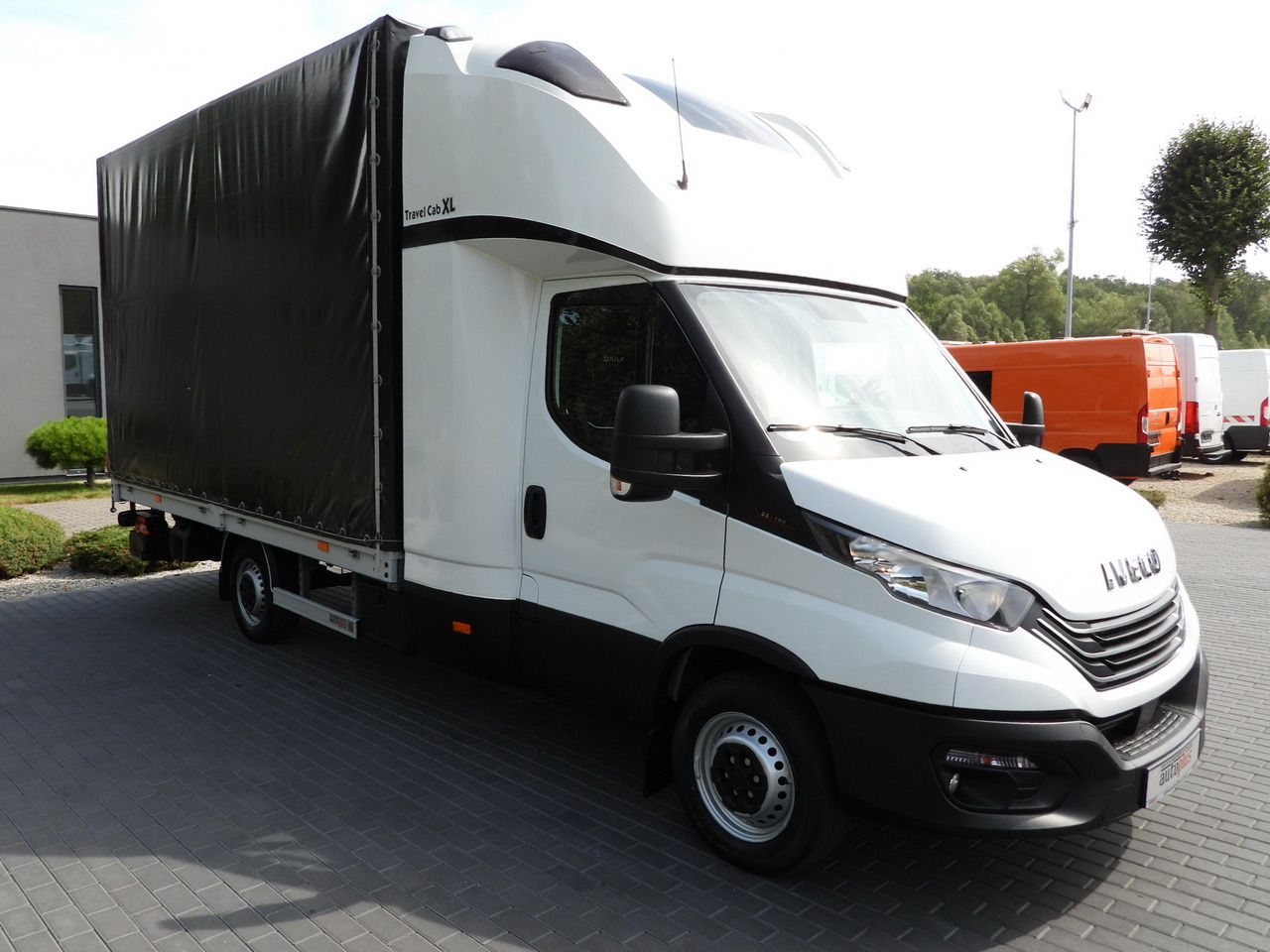 IVECO DAILY 35S18 TARPAULIN LIFT 8 PALLETS CRUISE CONTROL AIR CONDITIONING 180HP - כלי רכב מסחרי עם וילונות צד: תמונה 4 IVECO DAILY 35S18 TARPAULIN LIFT 8 PALLETS CRUISE CONTROL AIR CONDITIONING 180HP - כלי רכב מסחרי עם וילונות צד: תמונה 4