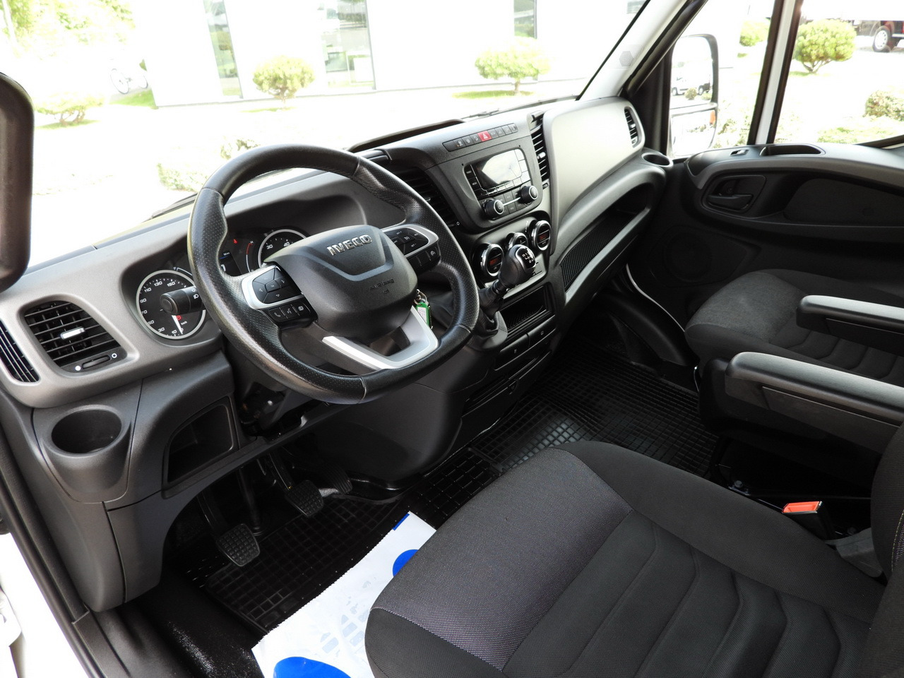 IVECO DAILY 35S18 TARPAULIN LIFT 8 PALLETS CRUISE CONTROL AIR CONDITIONING 180HP - כלי רכב מסחרי עם וילונות צד: תמונה 2 IVECO DAILY 35S18 TARPAULIN LIFT 8 PALLETS CRUISE CONTROL AIR CONDITIONING 180HP - כלי רכב מסחרי עם וילונות צד: תמונה 2