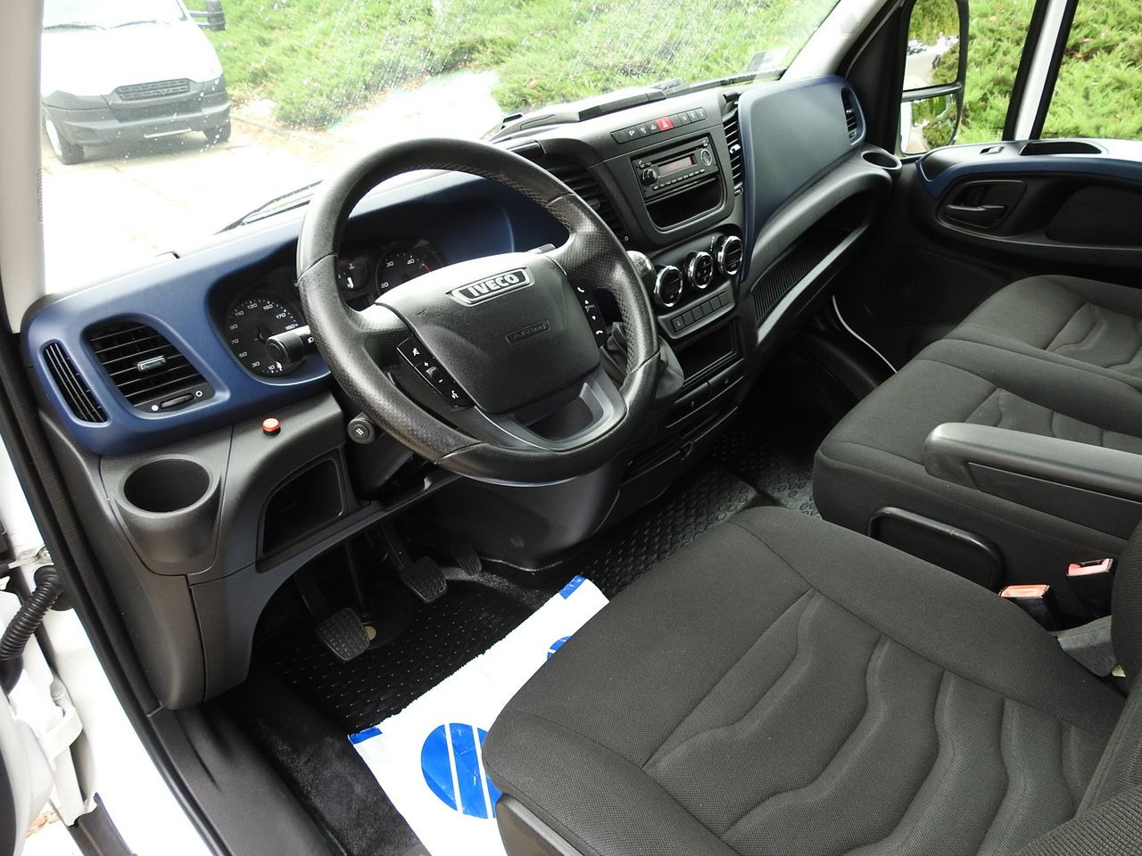 IVECO DAILY 35S18 TARPAULIN LIFT 8 PALLETS CRUISE CONTROL AIR CONDITIONING 180HP - כלי רכב מסחרי עם וילונות צד: תמונה 2 IVECO DAILY 35S18 TARPAULIN LIFT 8 PALLETS CRUISE CONTROL AIR CONDITIONING 180HP - כלי רכב מסחרי עם וילונות צד: תמונה 2