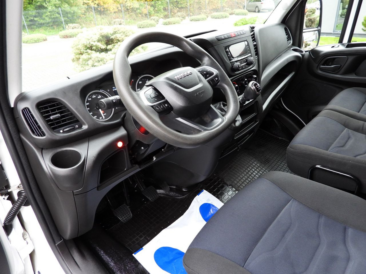 IVECO DAILY 35S18 TARPAULIN LIFT 8 PALLETS WEBASTO CRUISE CONTROL AIR CONDITIONING 180HP - כלי רכב מסחרי עם וילונות צד: תמונה 2 IVECO DAILY 35S18 TARPAULIN LIFT 8 PALLETS WEBASTO CRUISE CONTROL AIR CONDITIONING 180HP - כלי רכב מסחרי עם וילונות צד: תמונה 2