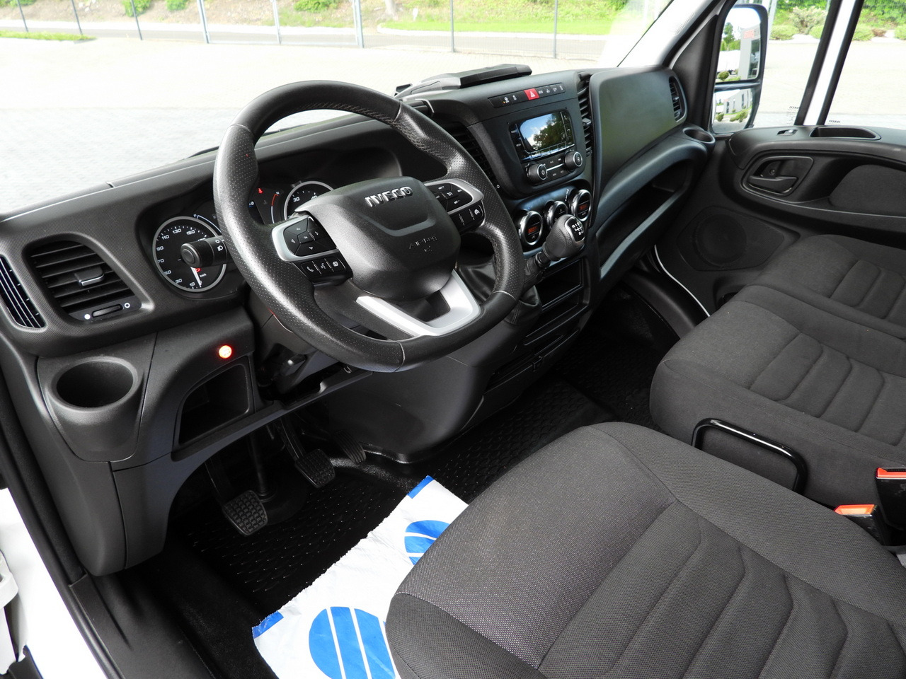 IVECO DAILY 35S18 TARPAULIN LIFT 8 PALLETS WEBASTO CRUISE CONTROL AIR CONDITIONING 180HP - כלי רכב מסחרי עם וילונות צד: תמונה 2 IVECO DAILY 35S18 TARPAULIN LIFT 8 PALLETS WEBASTO CRUISE CONTROL AIR CONDITIONING 180HP - כלי רכב מסחרי עם וילונות צד: תמונה 2