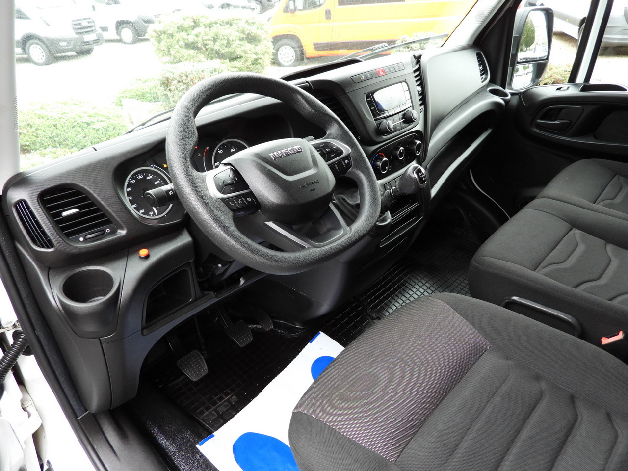 IVECO DAILY 35S18 TARPAULIN LIFT 8 PALLETS WEBASTO CRUISE CONTROL LED LIGHTS AIR CONDITIONING 180HP - כלי רכב מסחרי עם וילונות צד: תמונה 2 IVECO DAILY 35S18 TARPAULIN LIFT 8 PALLETS WEBASTO CRUISE CONTROL LED LIGHTS AIR CONDITIONING 180HP - כלי רכב מסחרי עם וילונות צד: תמונה 2