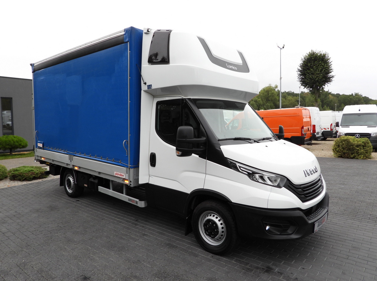IVECO DAILY 35S18 TARPAULIN LIFT 8 PALLETS WEBASTO CRUISE CONTROL LED LIGHTS AIR CONDITIONING 180HP - כלי רכב מסחרי עם וילונות צד: תמונה 4 IVECO DAILY 35S18 TARPAULIN LIFT 8 PALLETS WEBASTO CRUISE CONTROL LED LIGHTS AIR CONDITIONING 180HP - כלי רכב מסחרי עם וילונות צד: תמונה 4